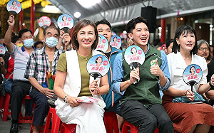 邱議瑩前鎮傾聽座談會  「最帥里長」林浤澤現身力挺  