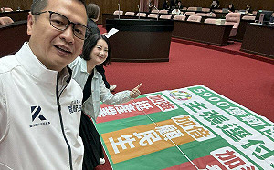 綠營加速普發現金 羅智強無奈:過去半年在擋什麼?