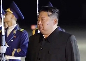 (影)北韓罕見公開赴俄作戰影像 少年兵戰死、金正恩淚送遺體