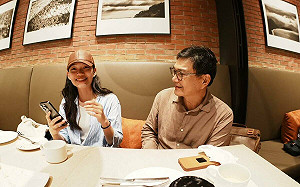 黃國昌嗆記者「白癡問題」吳益政力挺女兒專業 向主席提建議  網大讚不卑不亢