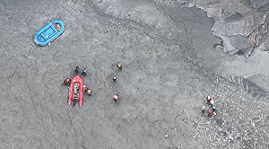 7人屏東霧台玩漂漂河  撞山壁落水爬灘地待援全獲救