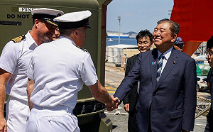 訪問「威爾斯親王號」！石破茂成日本首相登英國航艦第一人