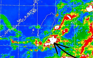 東南風潮濕空氣到！鄭明典曬雲圖：今午後對流再擴大