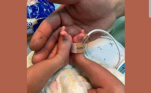 台南早產小平安轉院完成！國道紅斑馬護送：陪你走這段分秒必爭的路