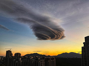 宜蘭強震前驚見「飛碟雲」!網狂猜是地震預言 鄭明典揭真相