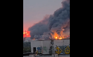 (影) 俄兩大煉油廠再遭火海吞噬! 濃煙直衝數百米高 產能蒸發1,200萬噸