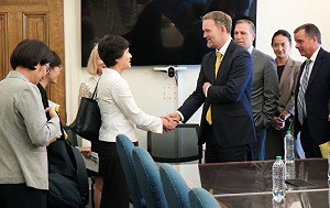 強烈讉責!政院經美方同意公布台美關稅實體談判照片「闢謠」