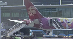 中國國際班機3天3事故! 吉祥航空滑行時機翼擦撞赫爾辛基機場客梯車