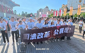 民眾黨戰車開抵》警方稱有公共危險、黃國昌反嗆「暴力劫車」？ 