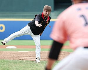 統一獅主題日攜手「綜藝大集合」  胡瓜擔任開球嘉賓