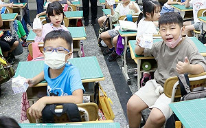 高市府加碼鈣質攝取  補助國小15萬學童週週喝乳品