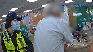 8旬男才被騙百萬再遇詐團  台中警勸阻提款保住30萬