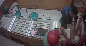 宜蘭銀樓驚險搶案！16歲少年搶劫不成40分鐘內落網