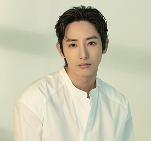 李洙赫中國見面會「被迫簽海報12小時」！粉絲氣炸：壓榨藝人