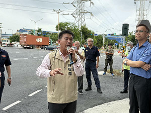 高雄沿海路長期塞車引民怨   許智傑邀相關局處提解方