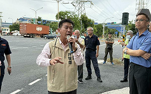 高雄沿海路長期塞車引民怨   許智傑邀相關局處提解方