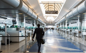 他被美拒入境 原來竟是中共高官子！關小黑屋盤問36小時 涉驚天大外宣操作