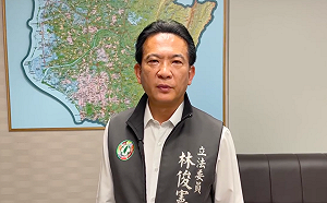 洪秀柱赴中共閱兵惹議 林俊憲酸：國民黨現在自己戴紅帽子