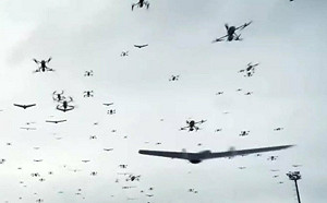 (影) 烏軍新武器接連出籠! AI無人機蜂群與自製滑翔炸彈、導彈登場 