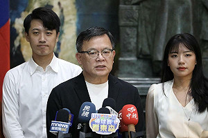 洪秀柱出席中共閱兵 國民黨：不觸法都予以尊重　