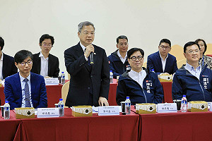 龔明鑫參訪岡山扣件產業   陳其邁:攜手中央強化台灣國際競爭力