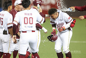 林泓育再見安桃猿逆轉龍　全隊一起穿長襪很感動