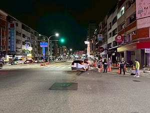 台南自小客疑未避讓  與救護車碰撞幸無人傷