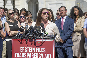 為保護川普金主隱瞞真相？受害者直闖國會控訴 川普斥：這是政治騙局！