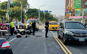 81歲老翁無照騎車！未禮讓遭直行機車撞倒身亡