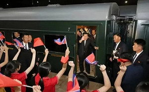 金正恩結束訪中破2紀錄! 還特意視察導彈工廠、大家猜這張照片誰拍的