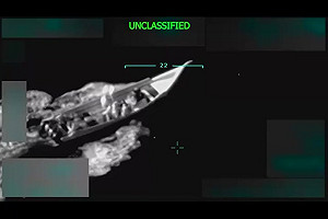 (影) 加勒比海軍事對峙 ! 毒梟船被擊沉11人斃命 委國2日後派2F-16逼近美艦