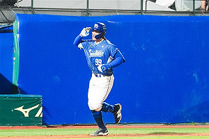 張育成賽後趕場看林智勝引退  感謝賢拜貢獻台灣