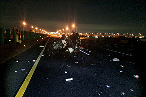 國1台南仁德段凌晨4車連環撞  4人輕重傷送醫