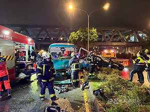 新北新店車禍　懷恩專車女司機受傷送醫