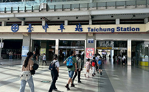 專題3-3》放學後的黑夜不再孤單  拾本書堂成弱勢孩童們溫暖的避風港