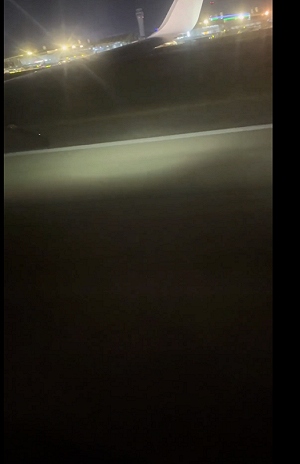 （影）北京飛香港班機降落撞草坪起落架冒煙! 港機場北跑道一度關閉