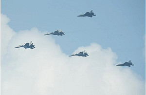 解放軍閱兵一口氣秀5款五代機! 美軍媒：殲-35、殲-20發展恐受限