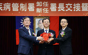 (影)石崇良親自監交羅一鈞掌疾管署！脫稿演說「大巨蛋、花香」全場笑翻