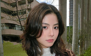 若盈拍「餵狗喝酒」影片遭炎上急道歉！網不買單：一點常識都沒有