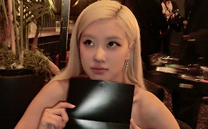 Kpop世上第一人！Rose洗腦神曲〈APT.〉奪VMA年度歌曲獎