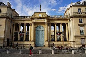 法總理正式遞辭呈　馬克宏近日任命新人選