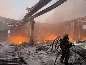 彰化保麗龍倉庫大火  20輛消防車灌救4小時撲滅