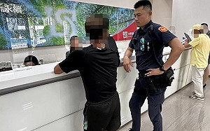 男子領21萬欲成「抗癌新藥」內部投資人！員警勸：中國抖音怎能信