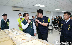 台南財稅局查緝私劣菸酒連7年奪全國第二  黃偉哲肯定團隊守護健康