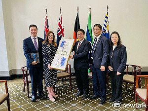 黃偉哲出訪澳洲拜會布里斯本市政廳  蘭德斯議長邀請同慶「九月春天」