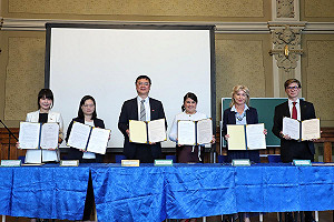 高市府團隊訪波蘭   見證卡托維茲三中與仁武高中締結姊妹校