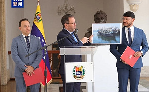 18美軍持長槍登船! 美艦攔截漁船還扣押 委內瑞拉控訴非法 憂入侵將展開