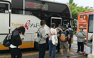 連假期間大眾運輸享多重優惠！中秋節「搭客運」最高享6折