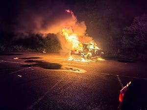 台南安平漁光島自小客車火警　駕駛輕傷送醫