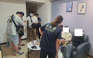 驚！直播手術還推「車上割包皮」服務   越南籍無照醫美團隊遭查獲